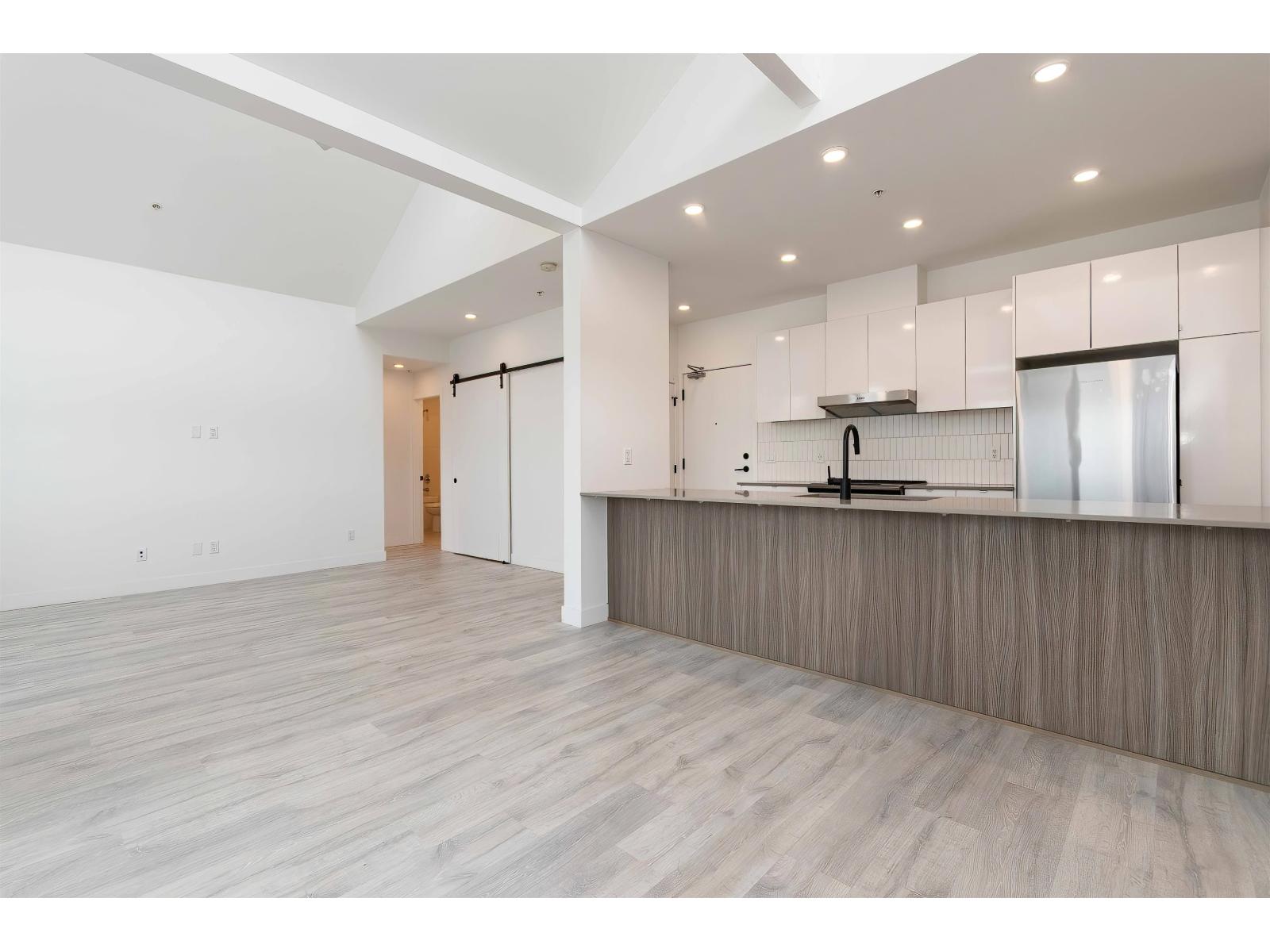 604 32838 Landeau Place Property Photo 4