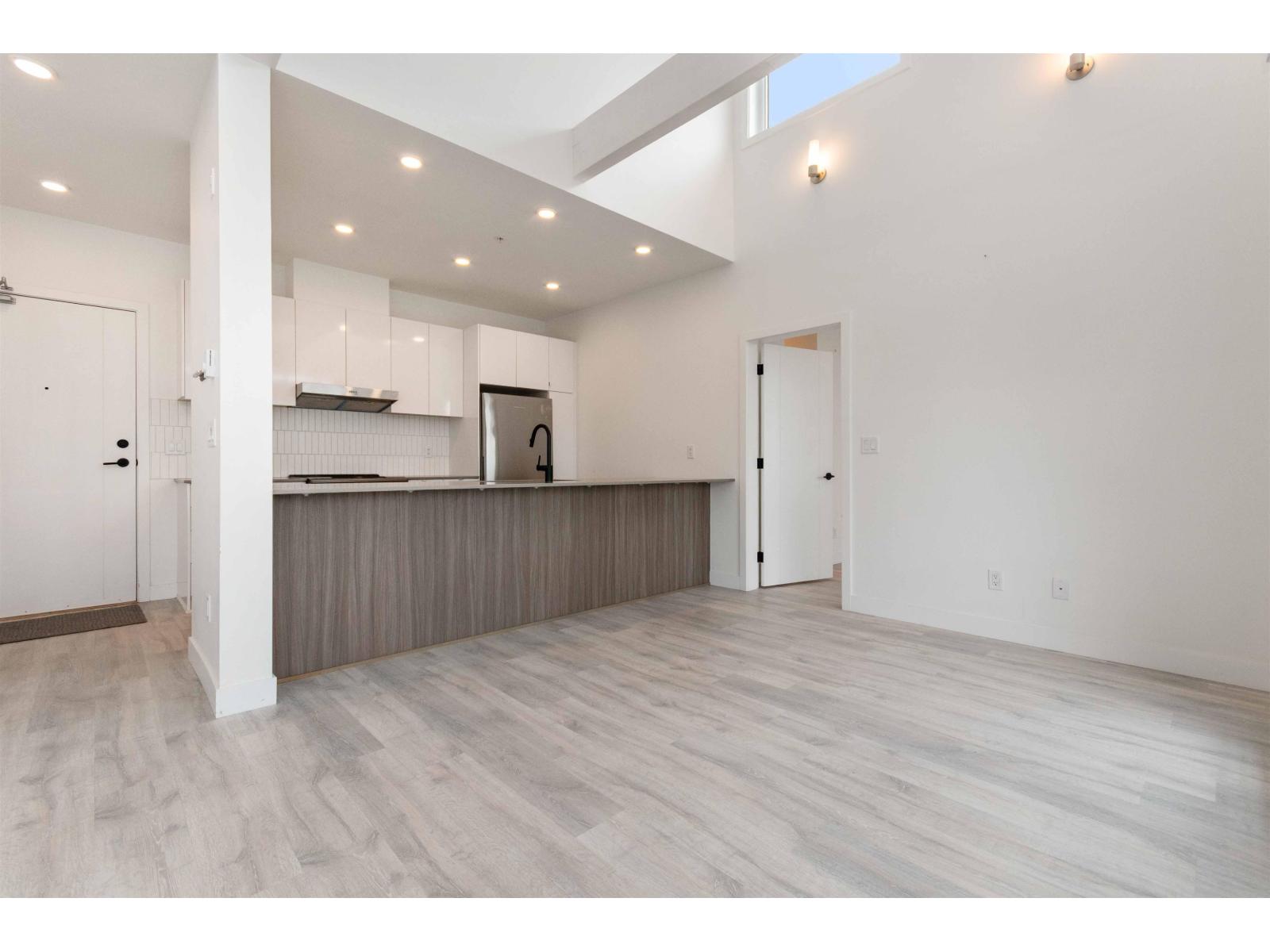604 32838 Landeau Place Property Photo 5
