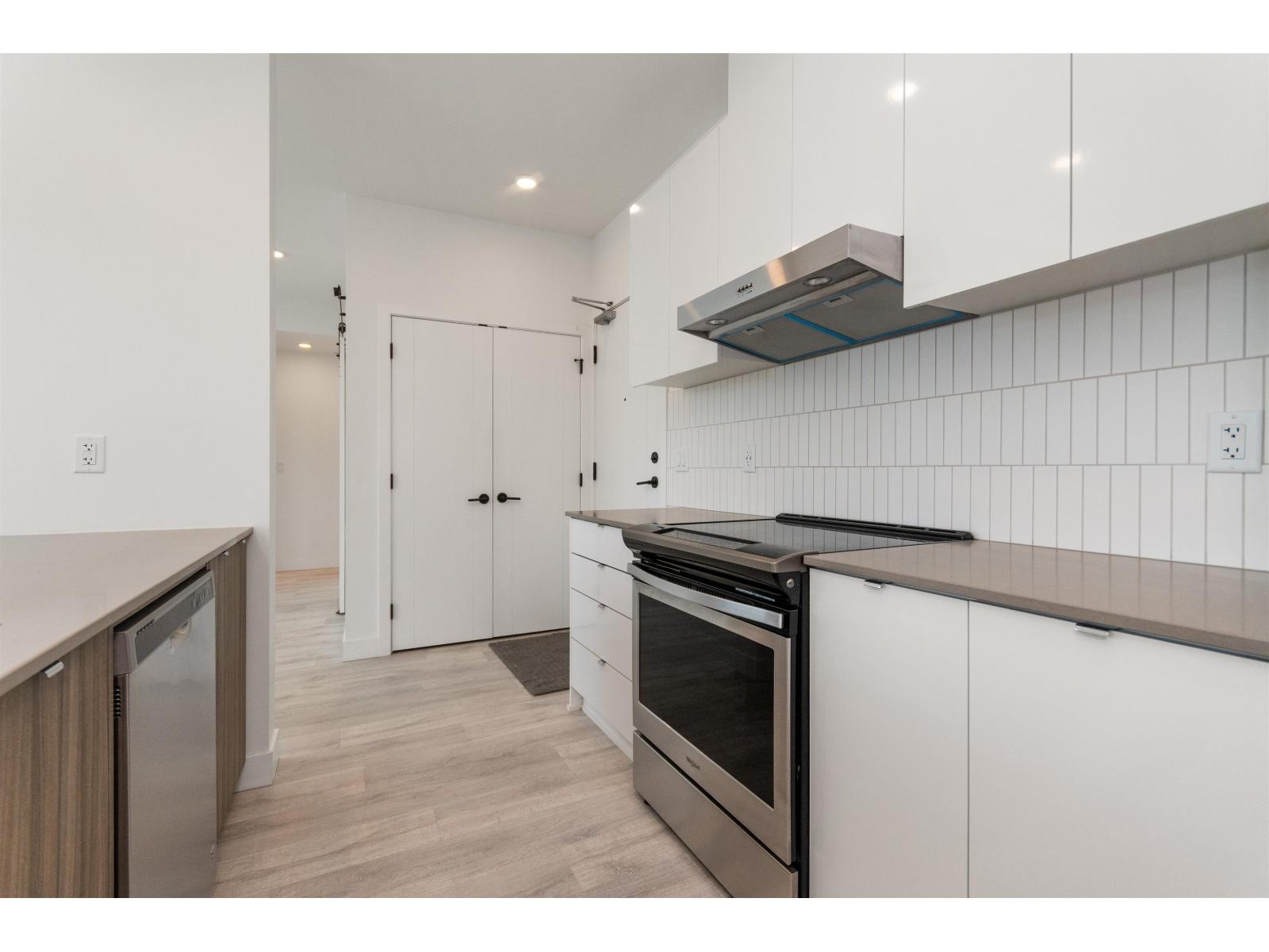 604 32838 Landeau Place Property Photo 11