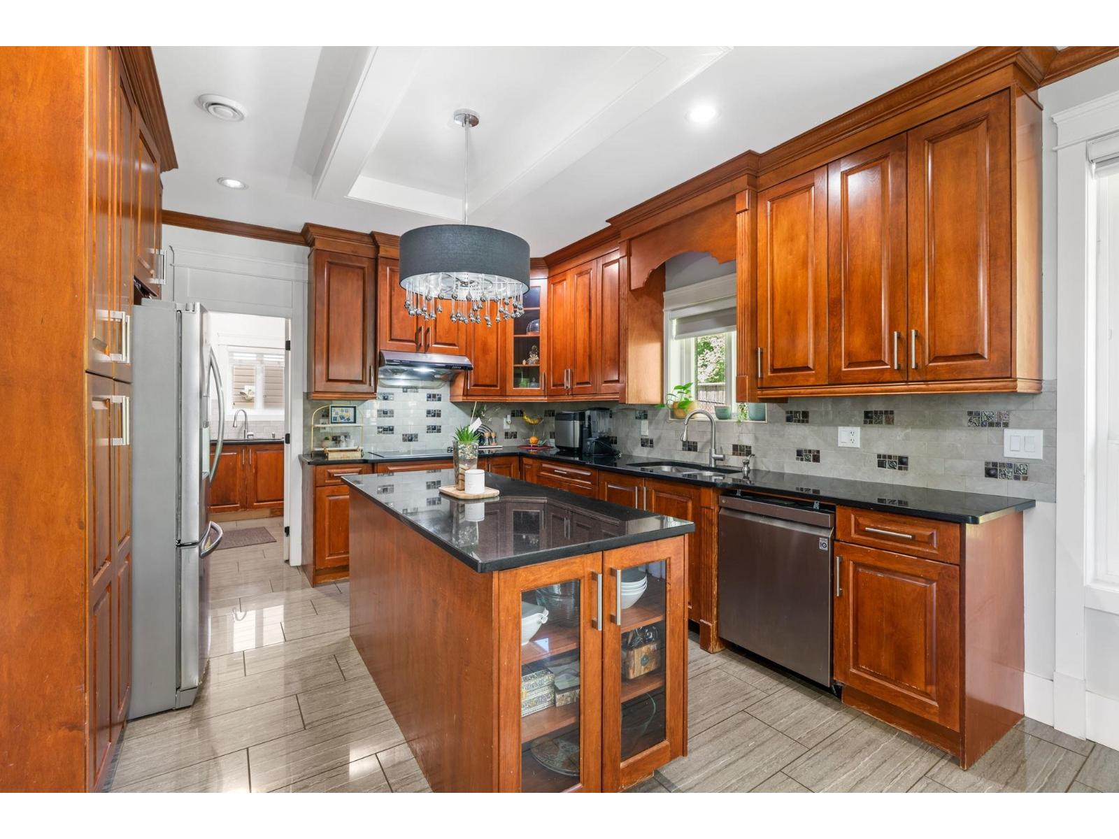 6287 148a Street Property Photo 4