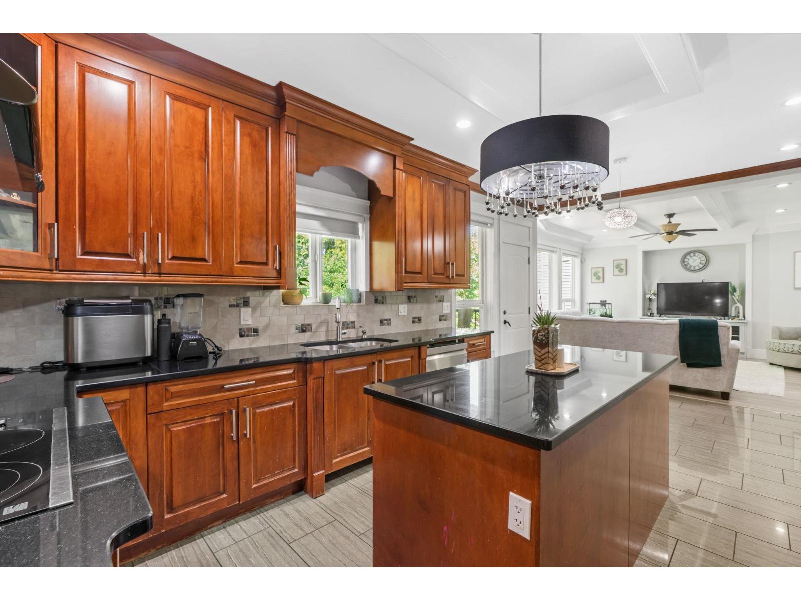 6287 148a Street Property Photo 5