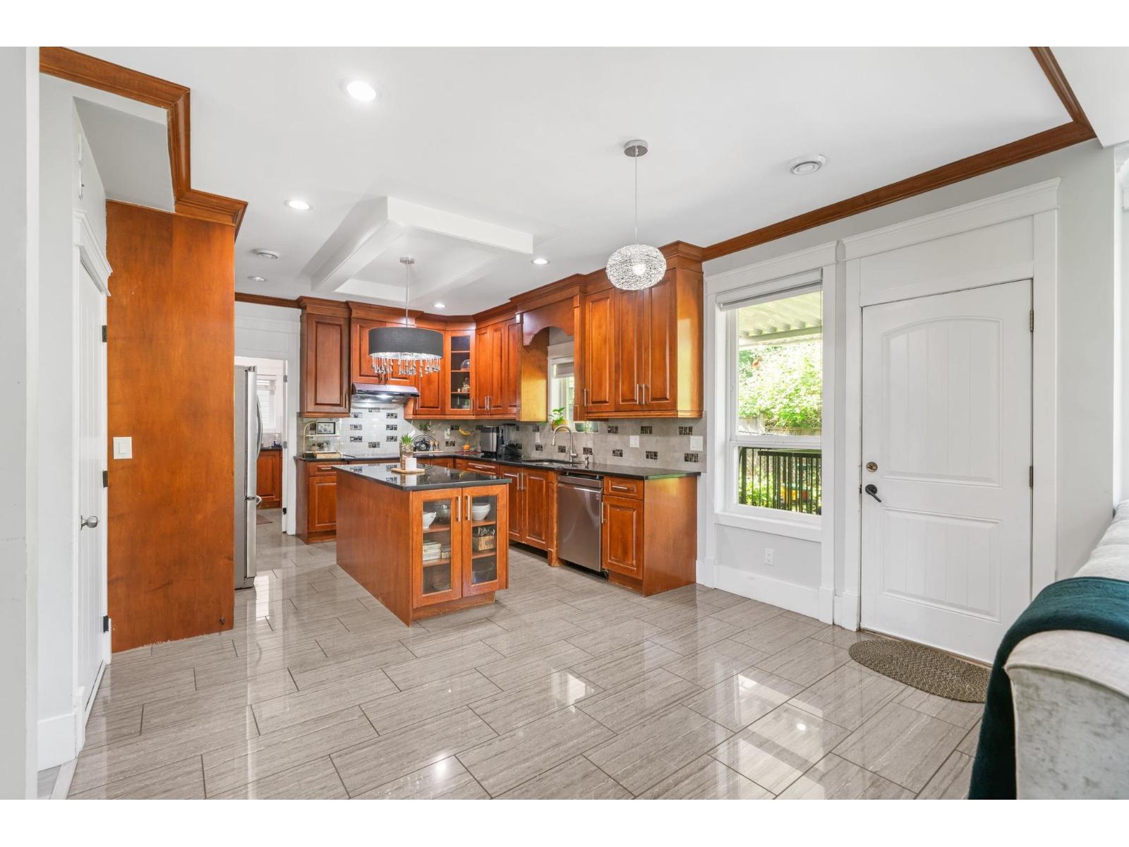 6287 148a Street Property Photo 7