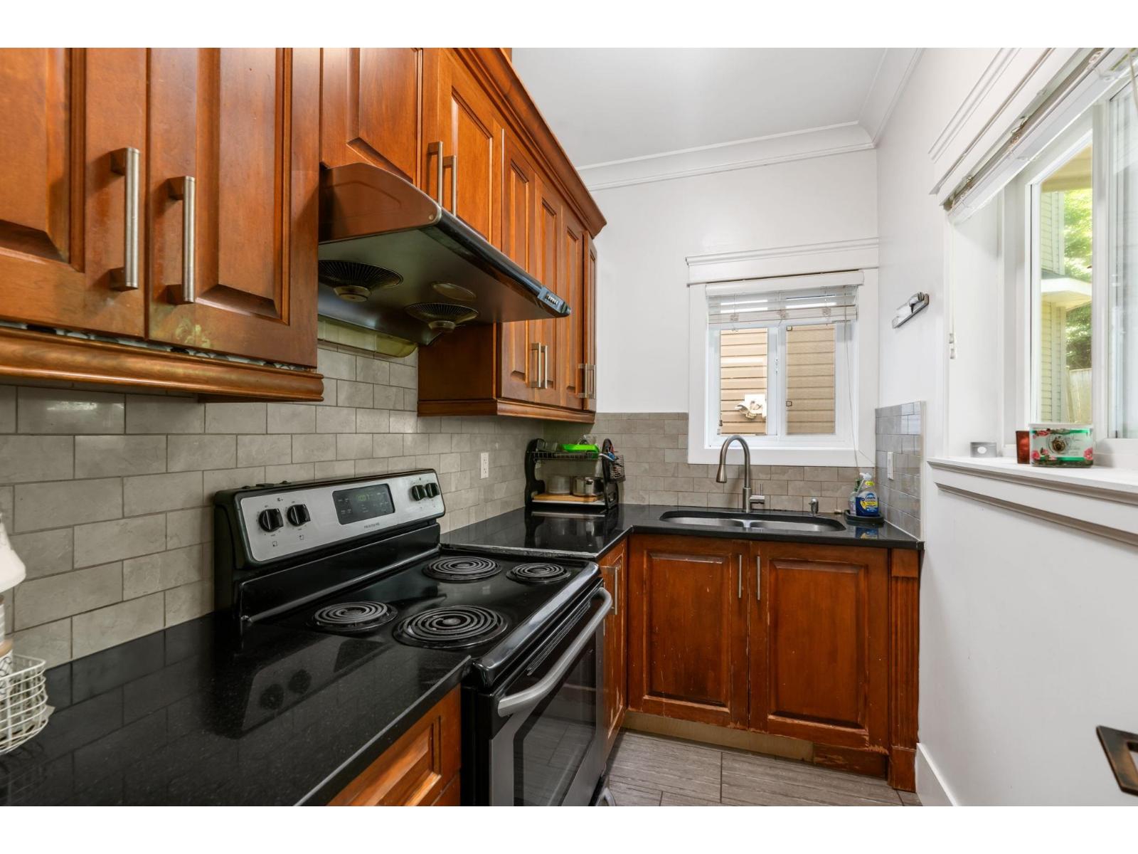 6287 148a Street Property Photo 8