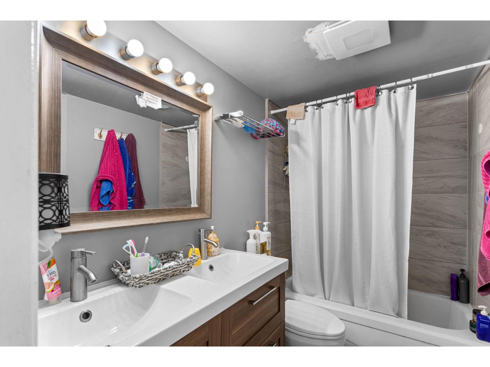 29 33293 E Bourquin Crescent Property Photo 14