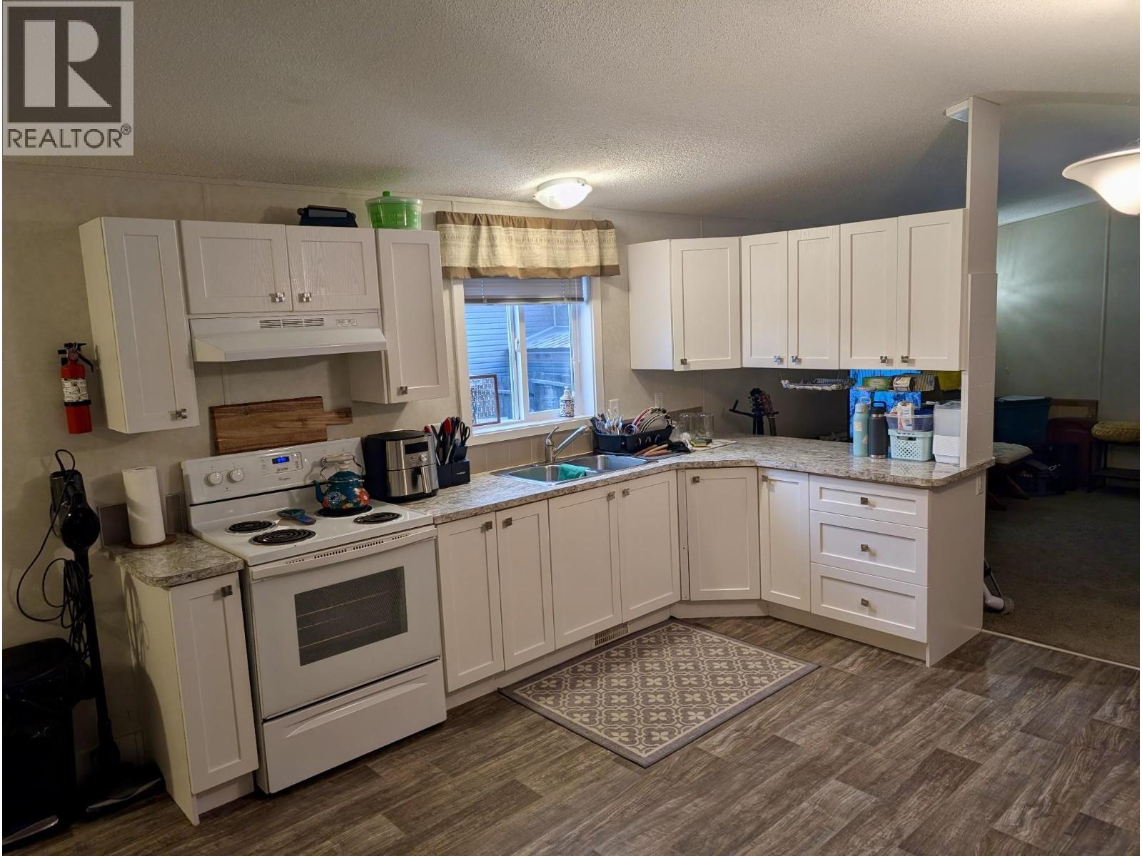 32 4619 Lowrie Avenue Property Photo 4
