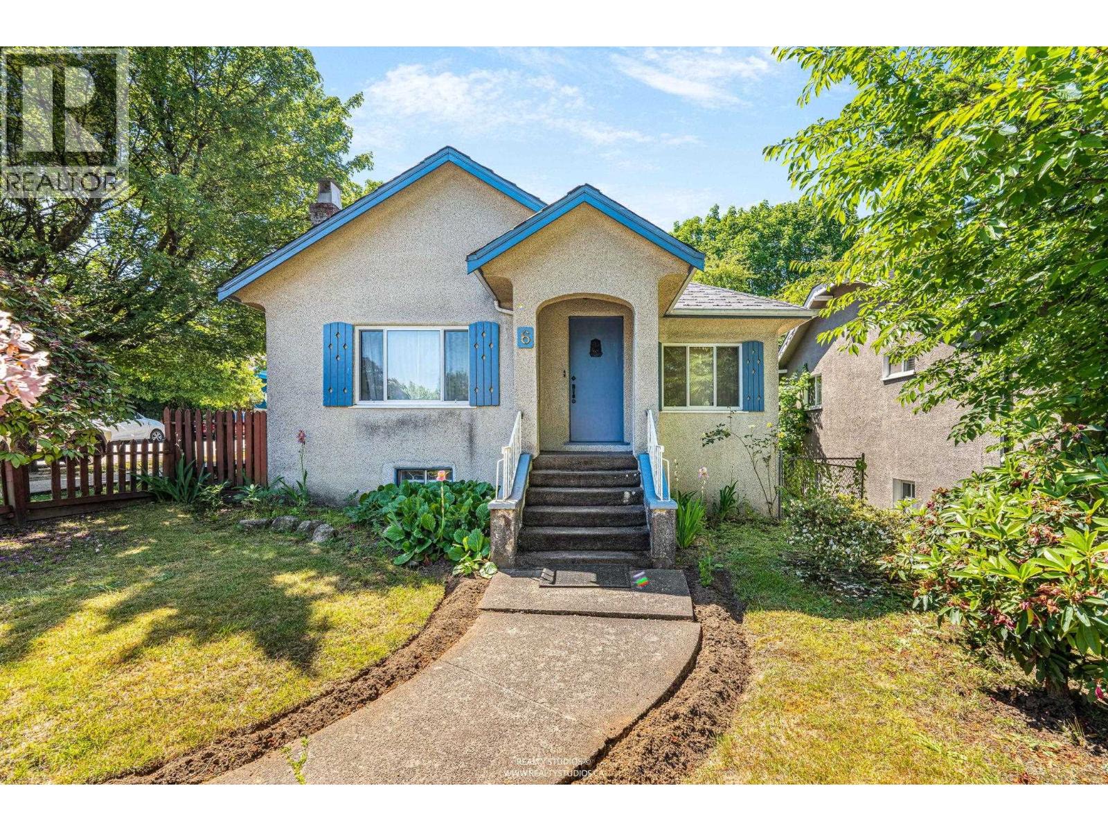 6 W King Edward Avenue Property Photo 1