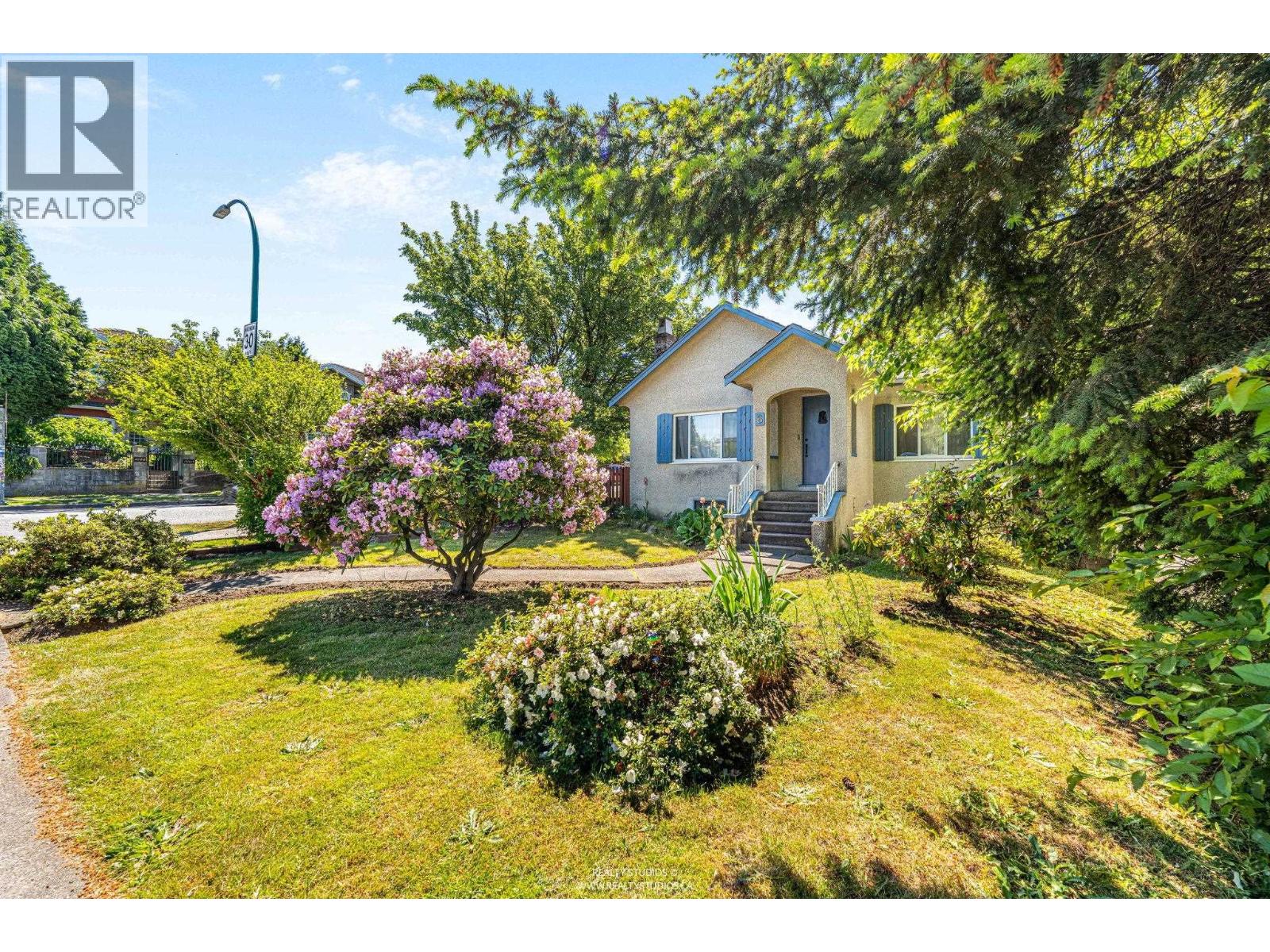 6 W King Edward Avenue Property Photo 4