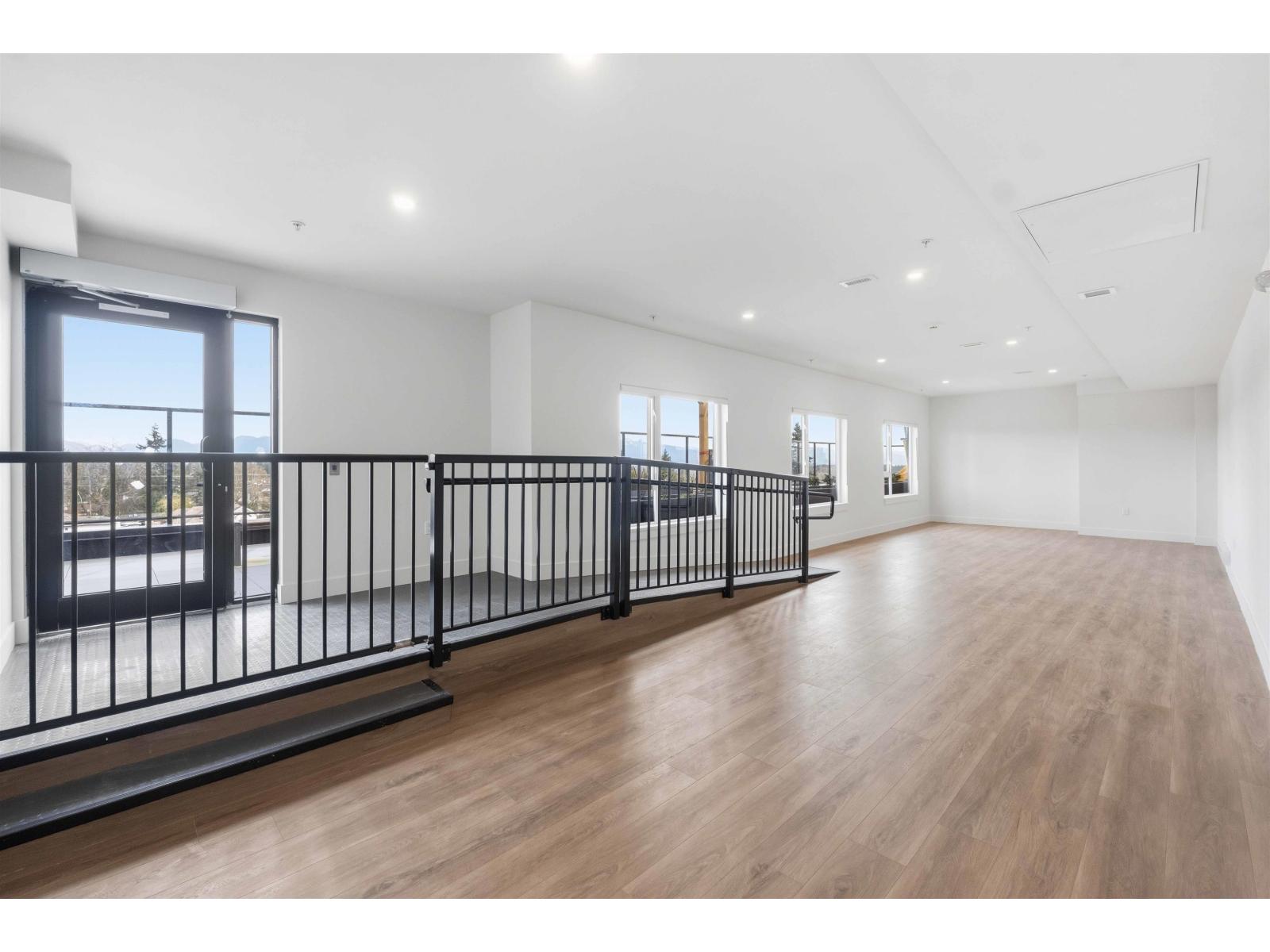 112 15739 Fraser Highway Property Photo 33