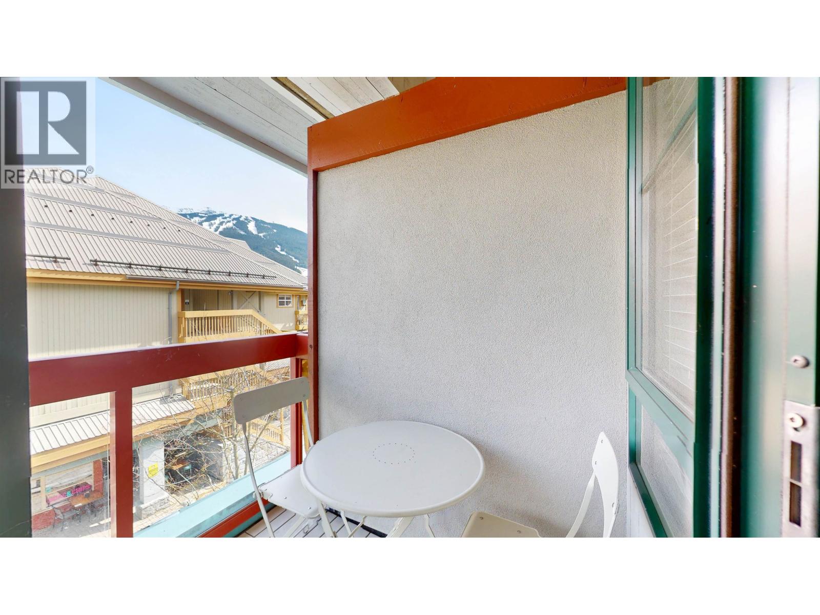 320 4368 Main Street Property Photo 4