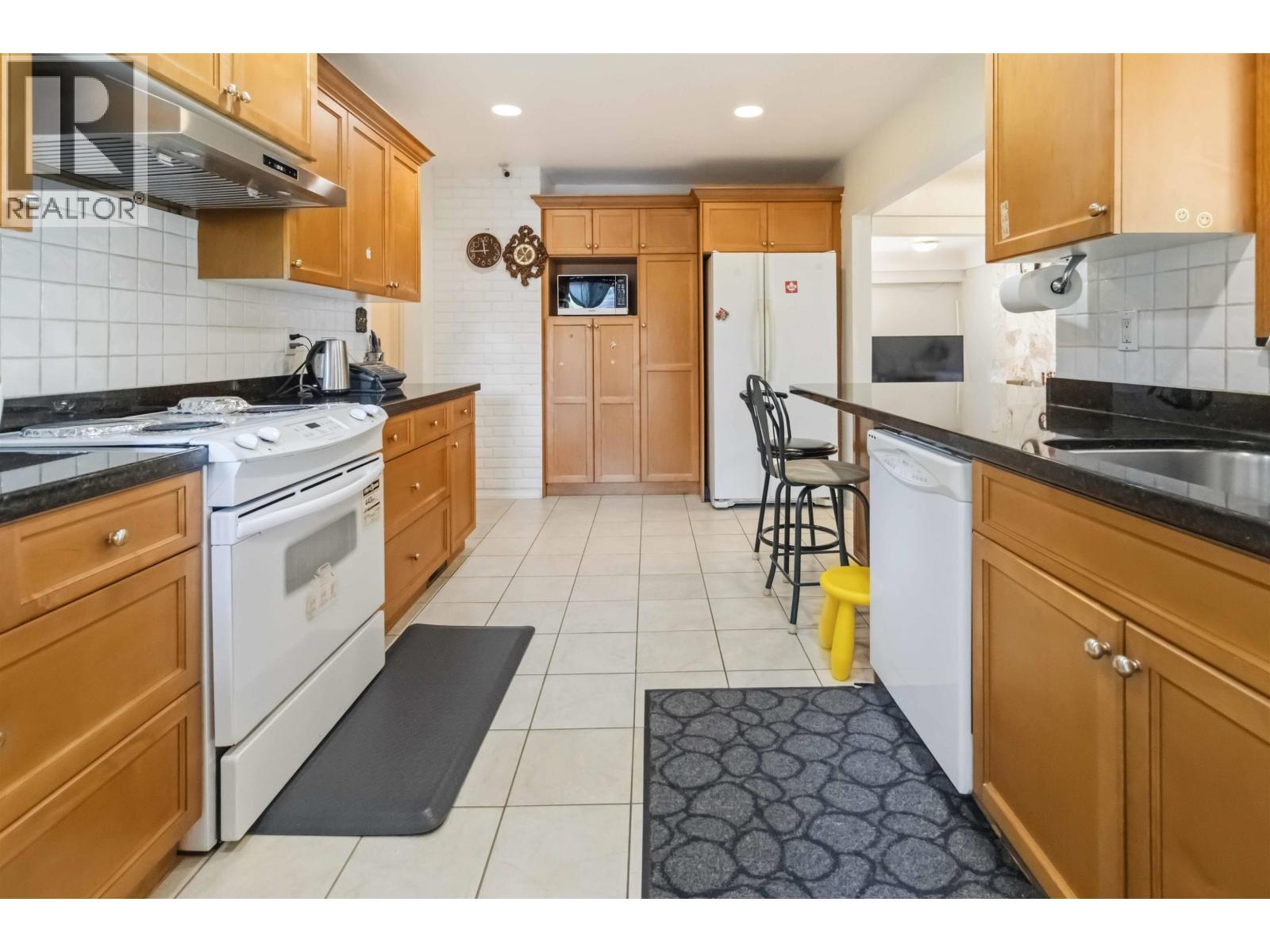 4890 Southlawn Drive Property Photo 11