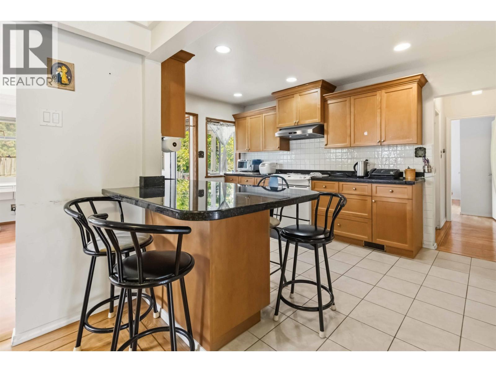 4890 Southlawn Drive Property Photo 13