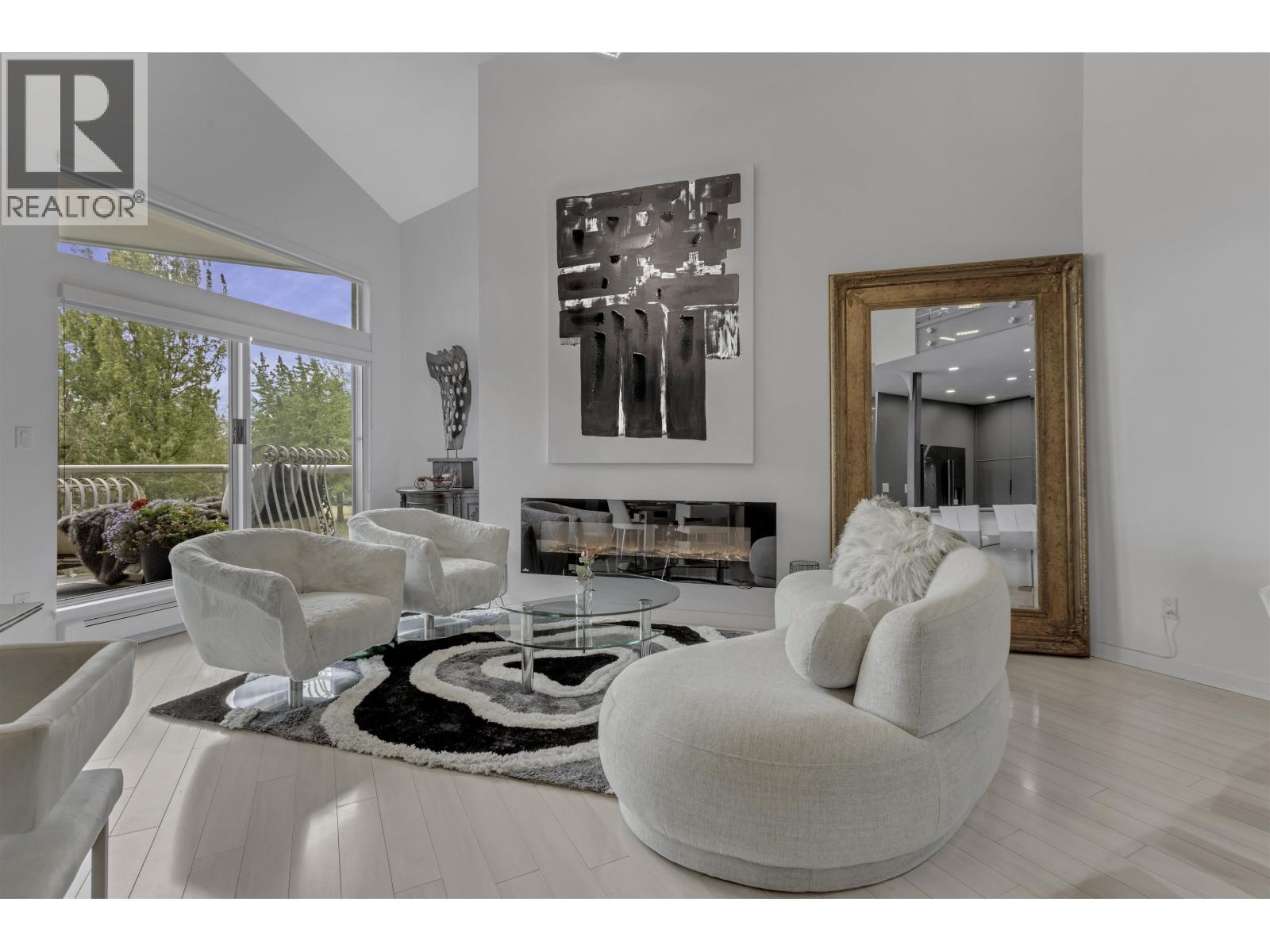 1306 33 Chesterfield Place Property Photo 2