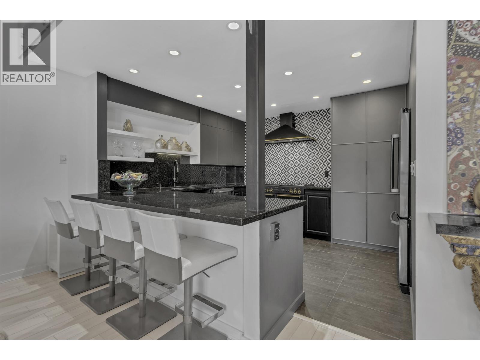 1306 33 Chesterfield Place Property Photo 7