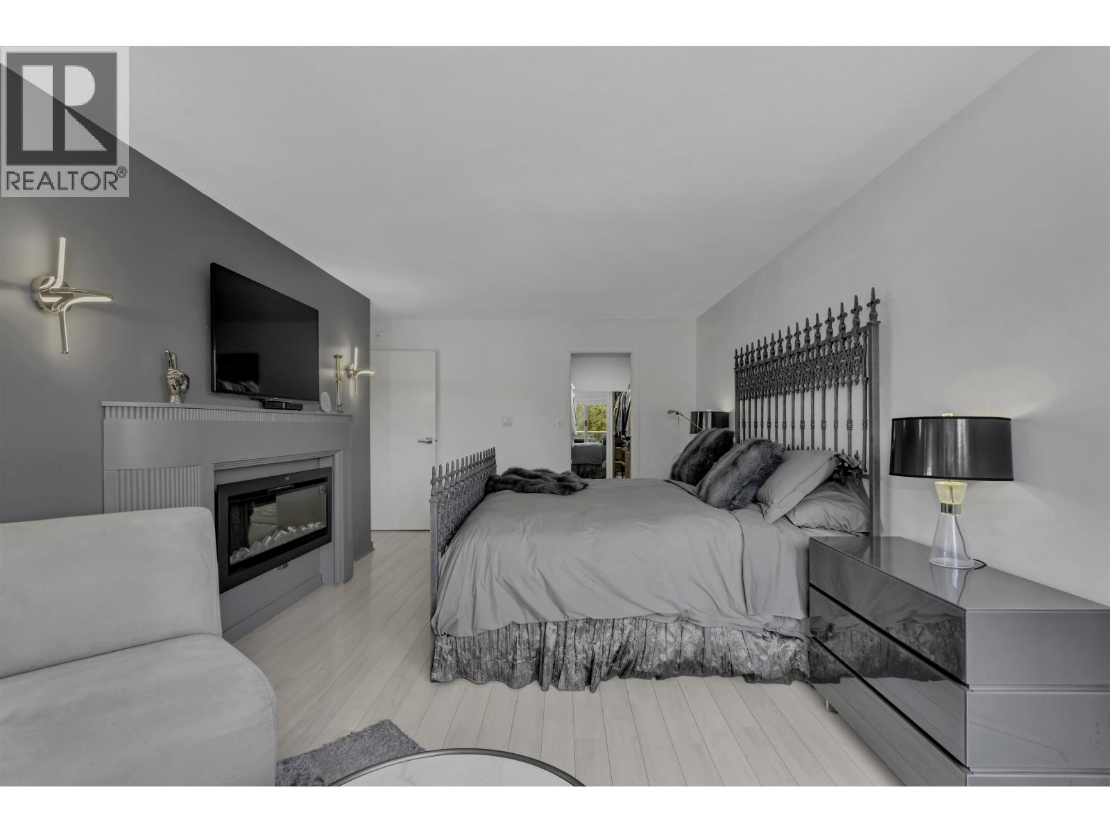 1306 33 Chesterfield Place Property Photo 24