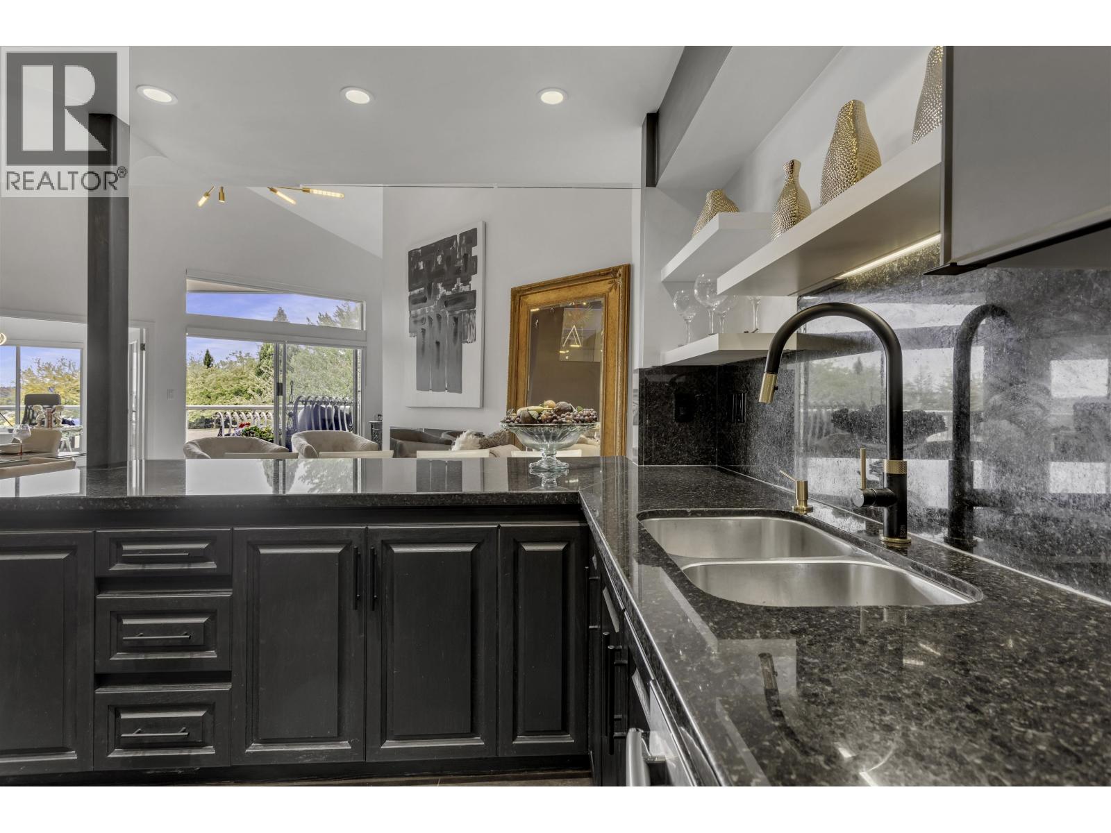1306 33 Chesterfield Place Property Photo 37