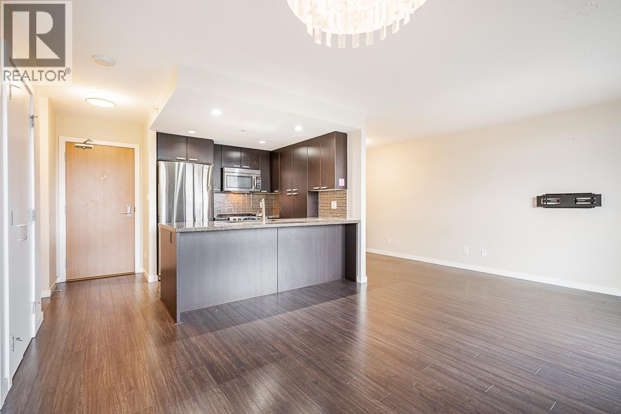 1705 2232 DOUGLAS ROAD Property Photo 1