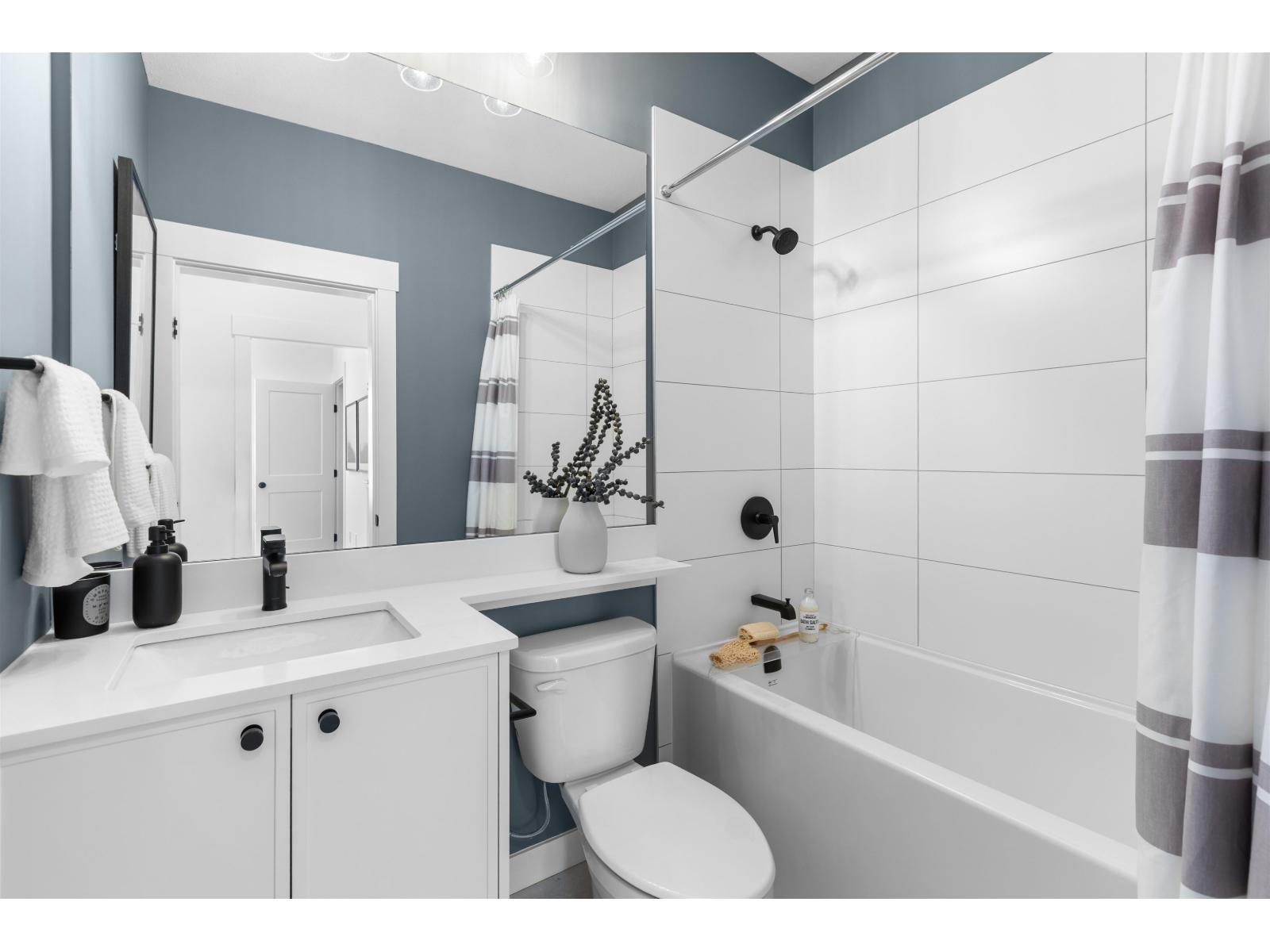 35 2891 Montrose Avenue Property Photo 11