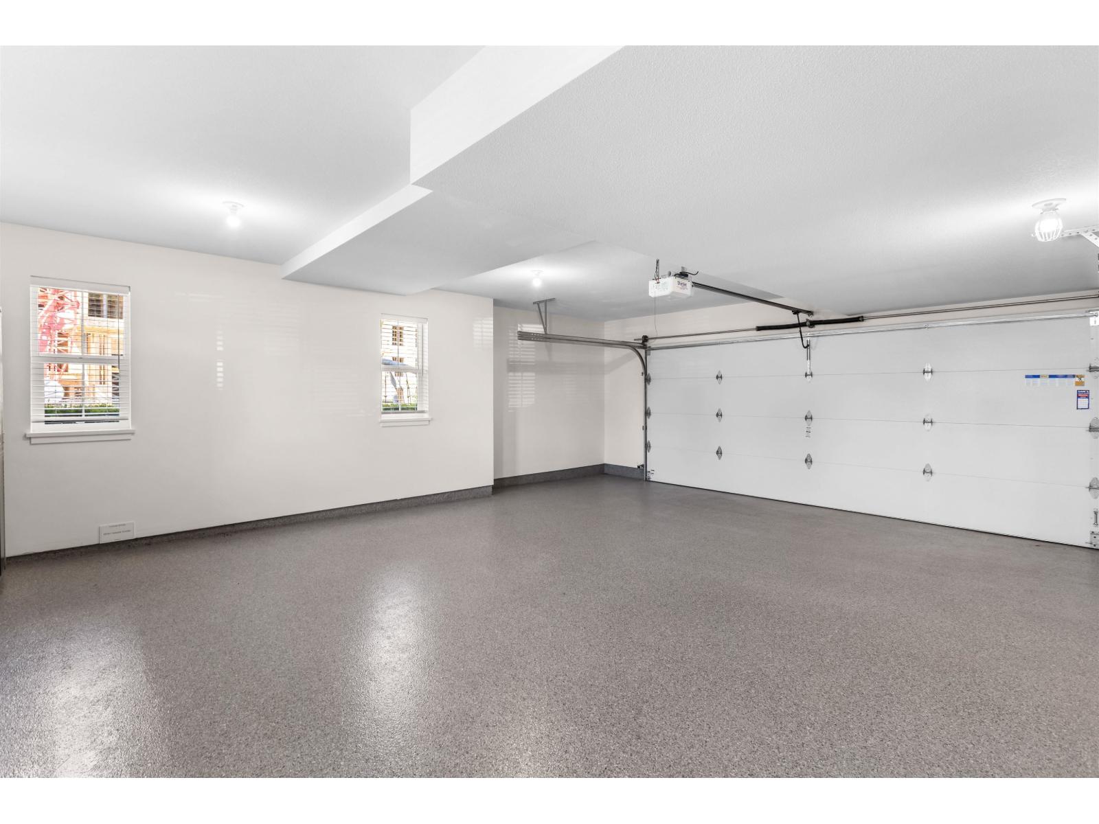 35 2891 Montrose Avenue Property Photo 20