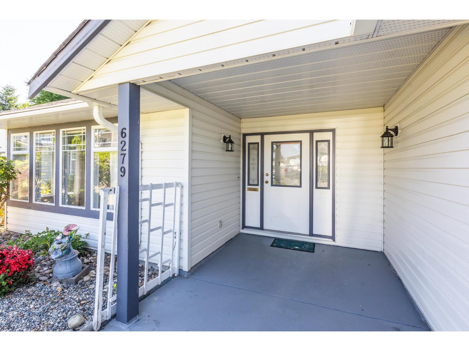 6279 171 Street Property Photo 3