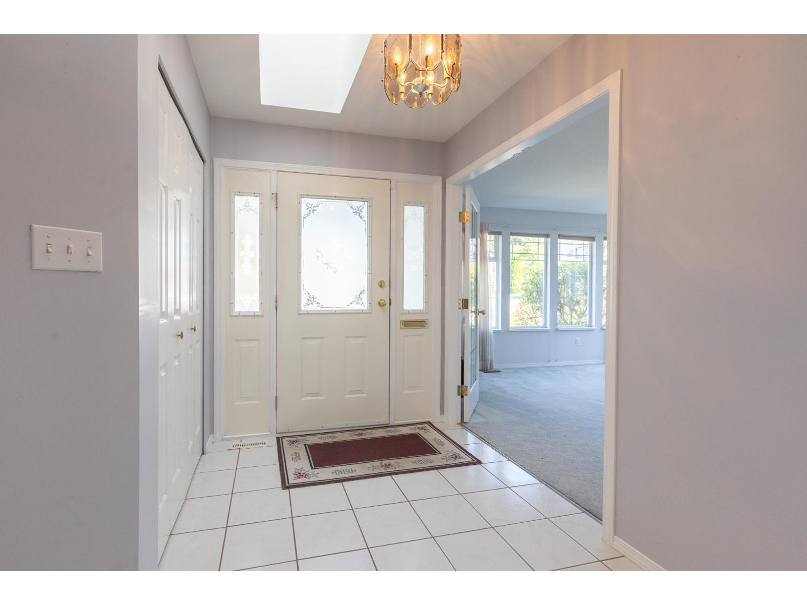 6279 171 Street Property Photo 4
