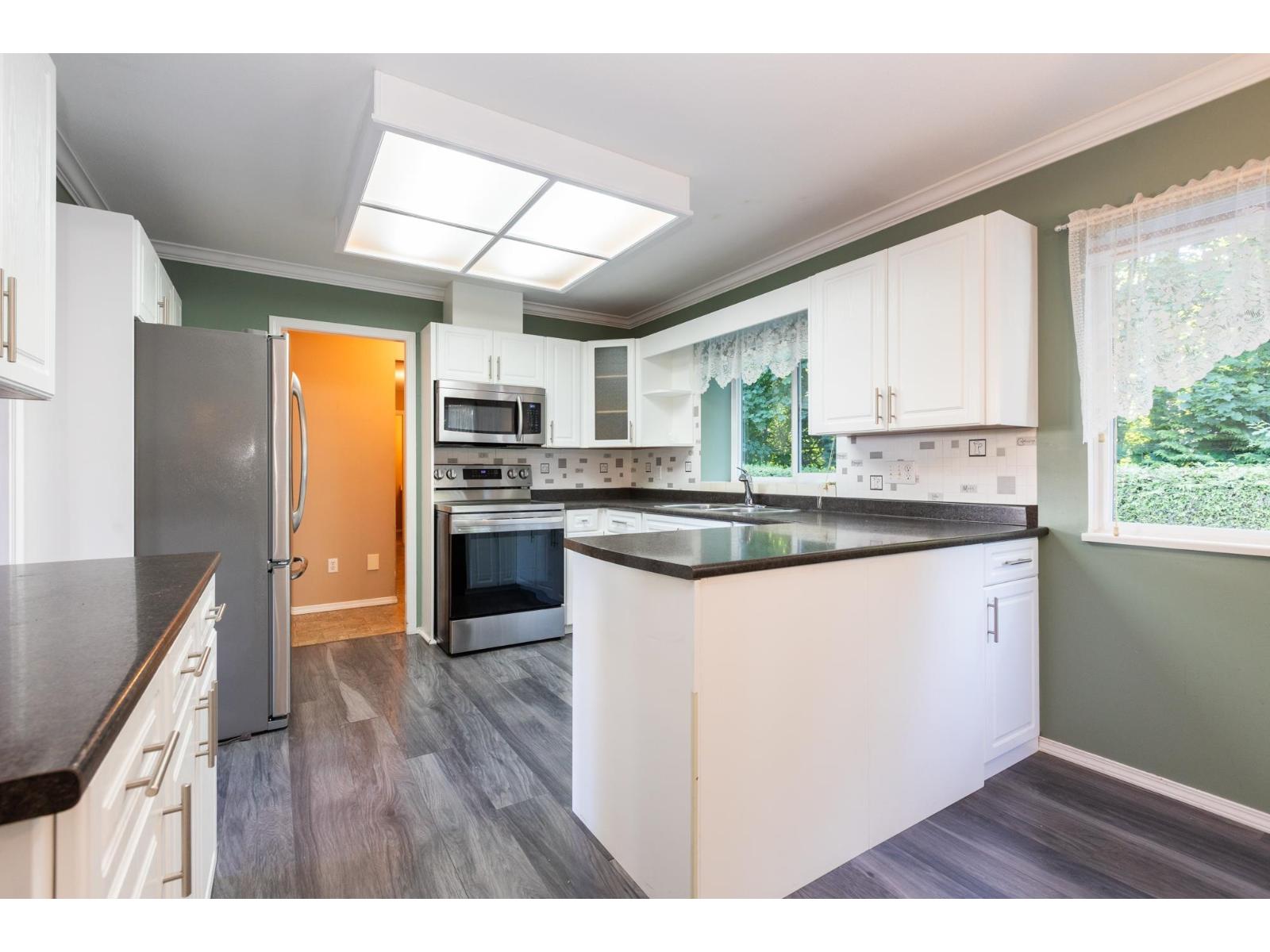 6279 171 Street Property Photo 10