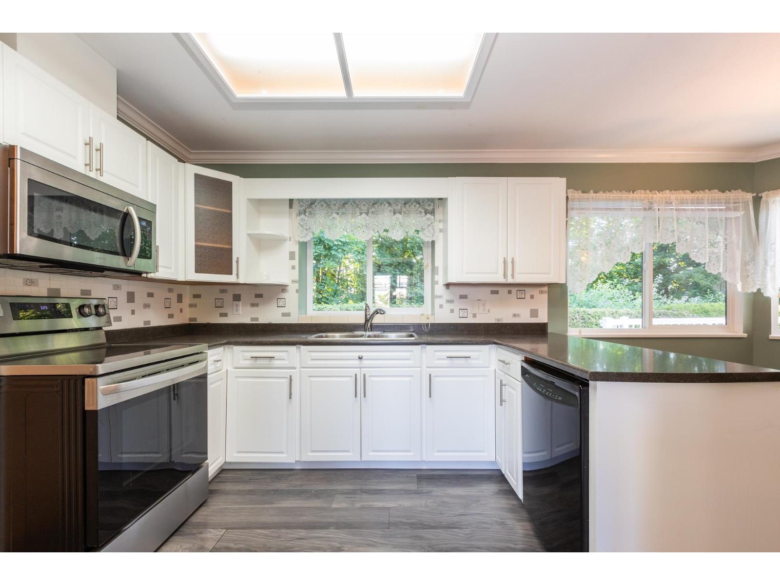 6279 171 Street Property Photo 11