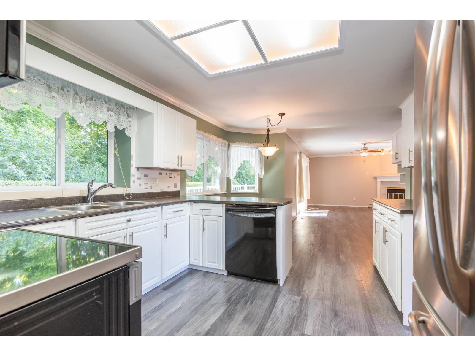 6279 171 Street Property Photo 12