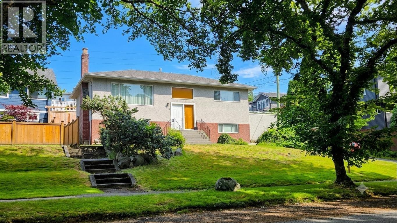 120 Kootenay Street Property Photo 1