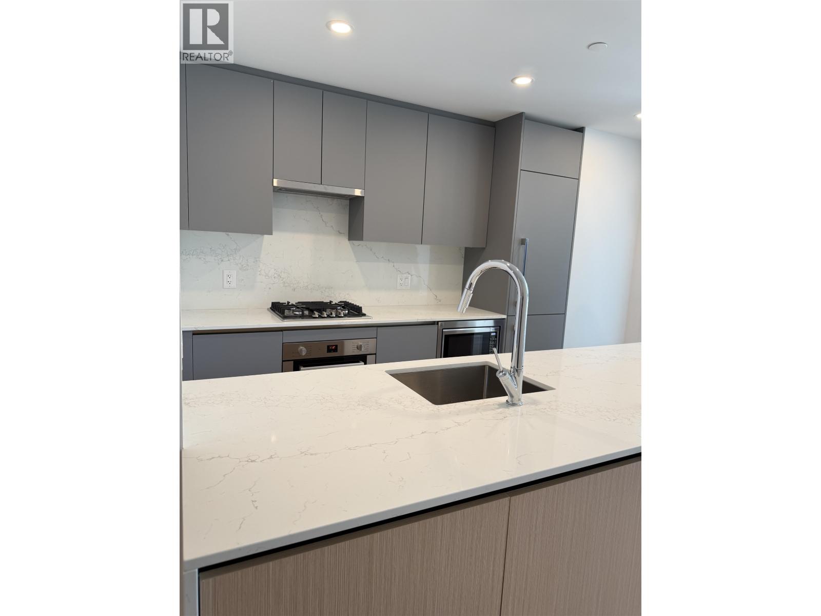 505 7977 Lansdowne Road Property Photo 3
