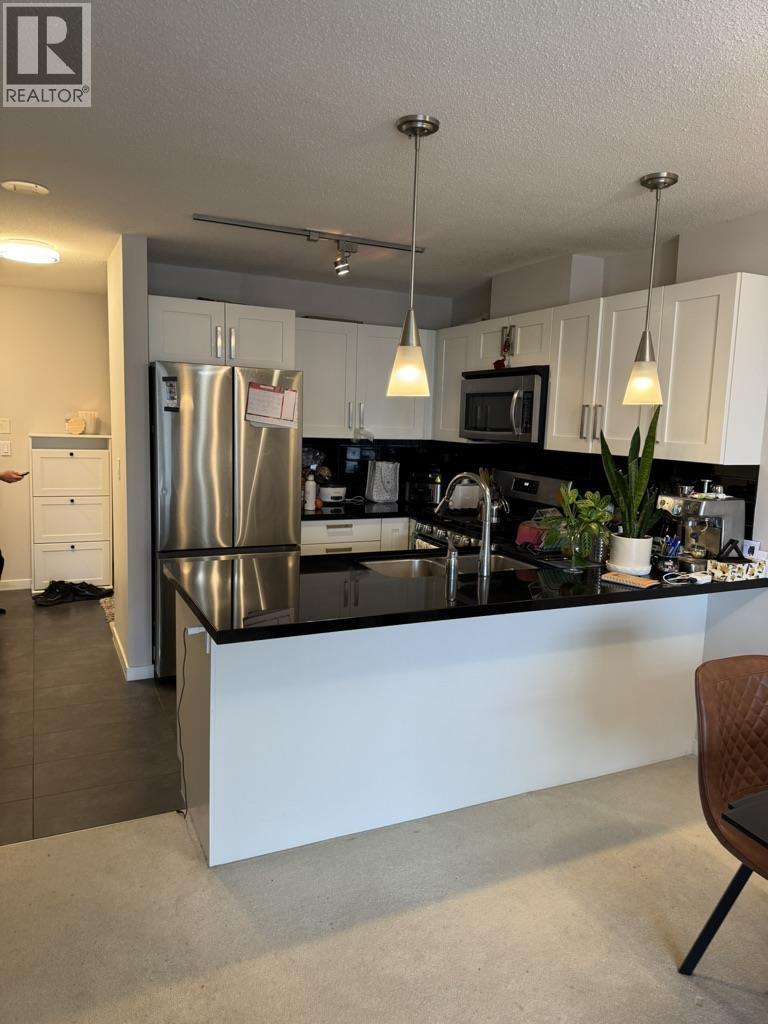 2506 2133 Douglas Road Property Photo 4
