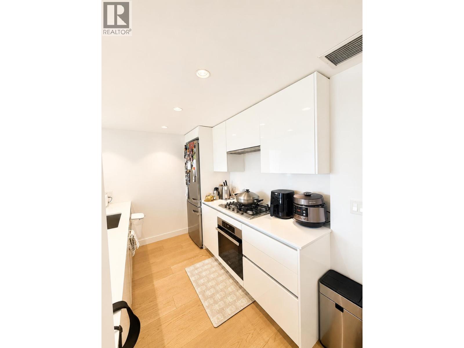 512 5788 Gilbert Road Property Photo 10