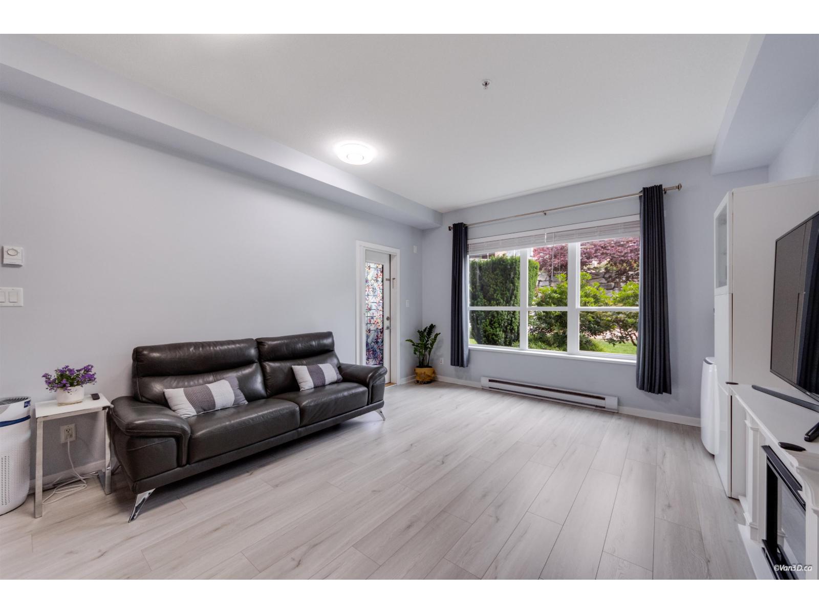 215 6440 194 Street Property Photo 11