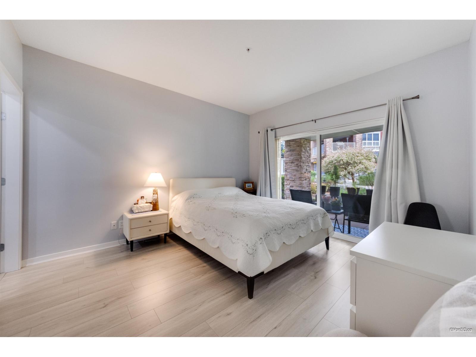 215 6440 194 Street Property Photo 12