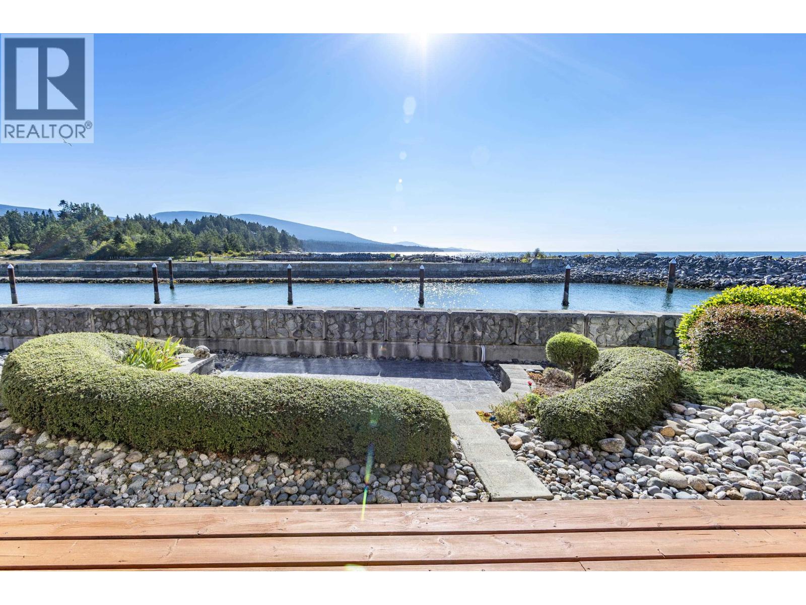 226 1585 Field Road Property Photo 3