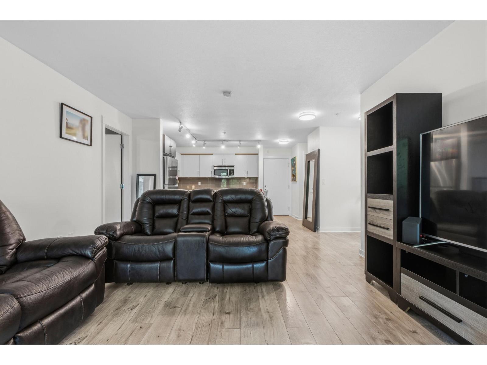 206 8695 160 Street Property Photo 6