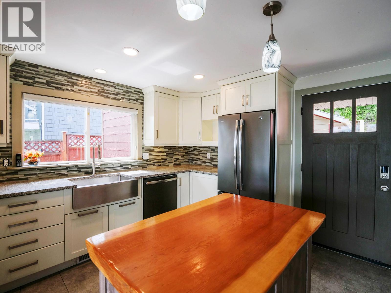 1872 Crystal Street Property Photo 10
