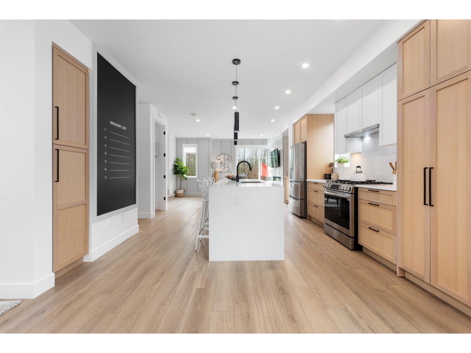 52 20763 76 Avenue Property Photo 1