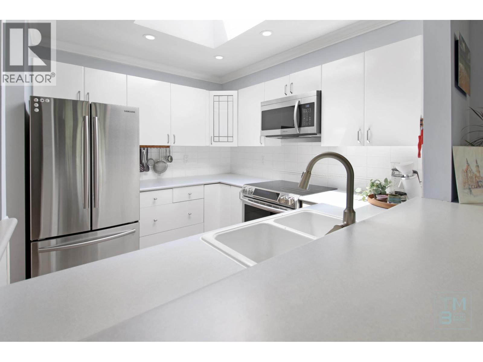 411 128 W 8th Street Property Photo 7