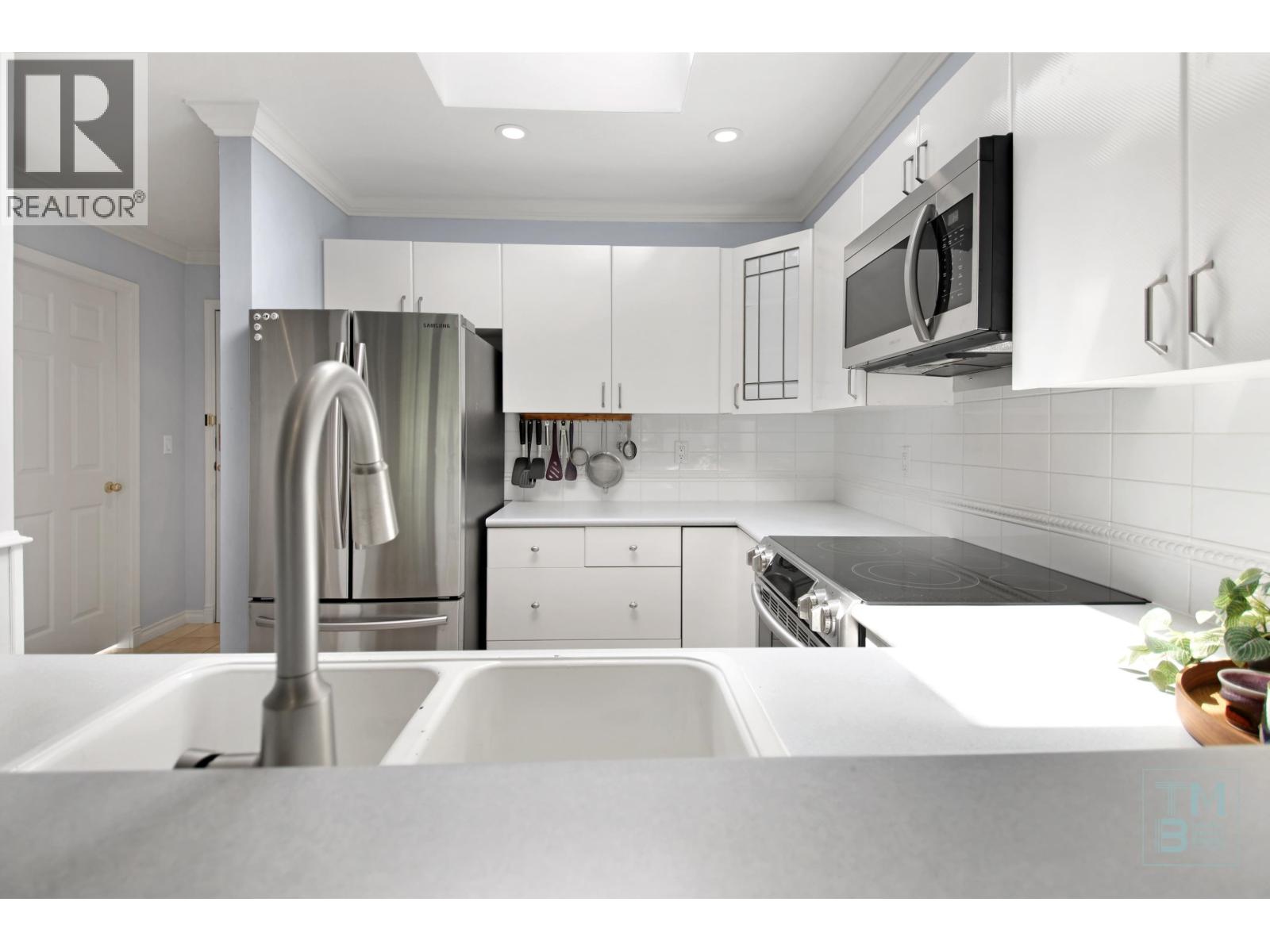 411 128 W 8th Street Property Photo 9