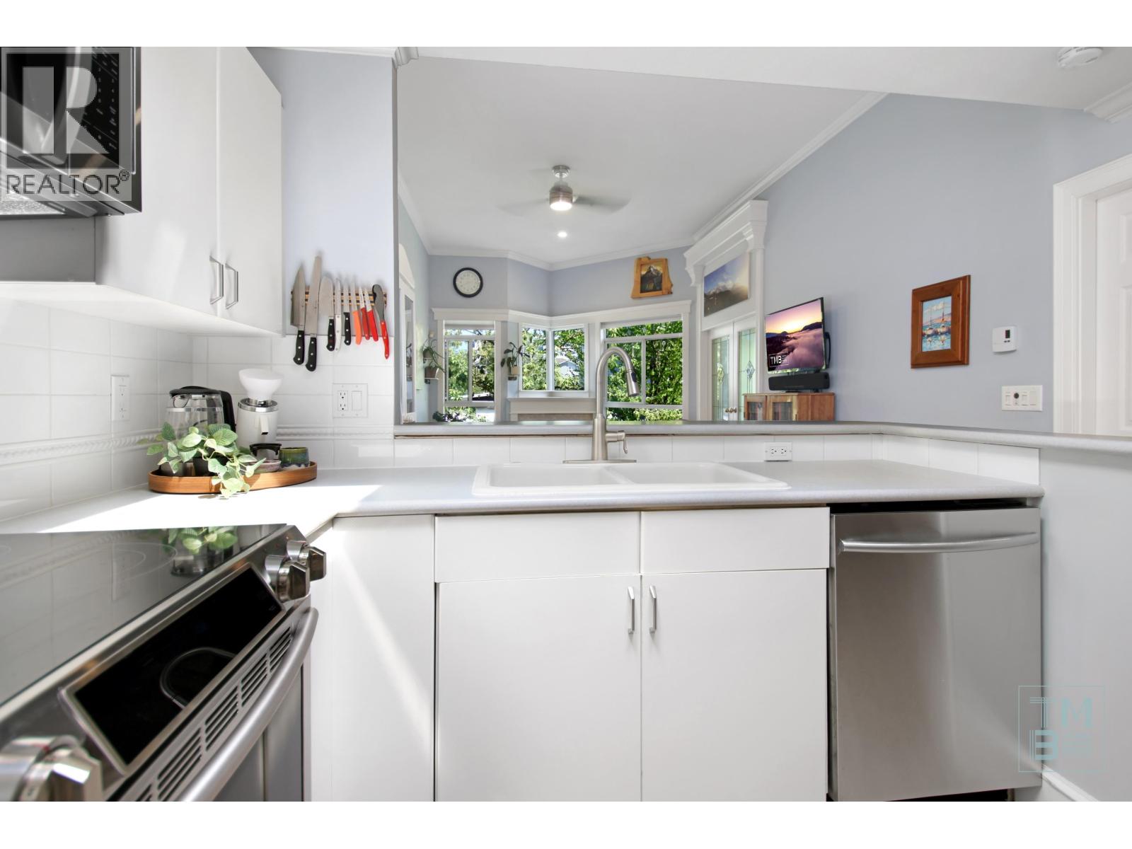 411 128 W 8th Street Property Photo 10