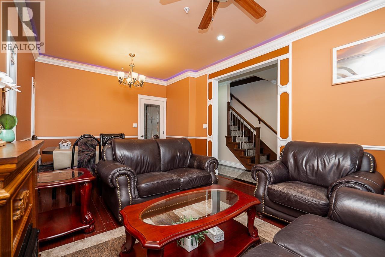 528 Sixteen Street Property Photo 6