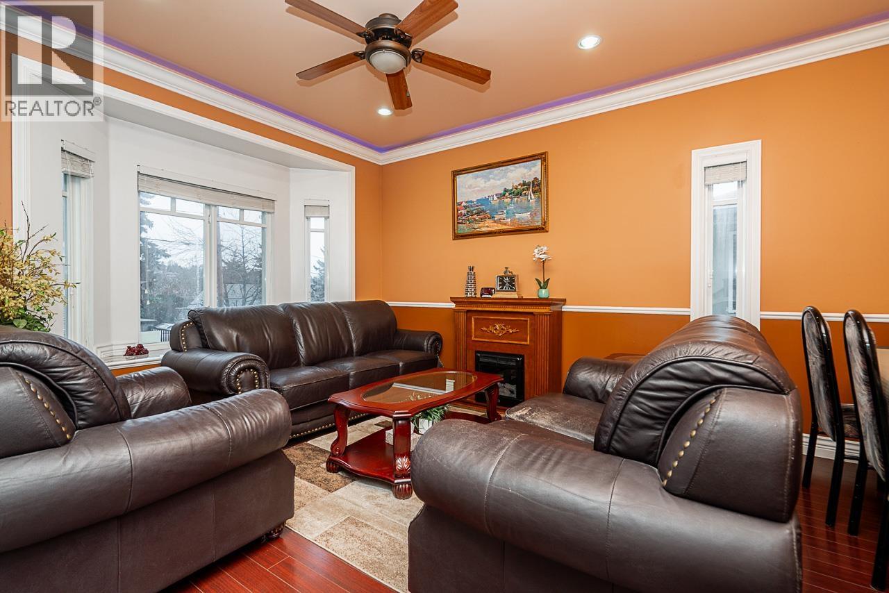 528 Sixteen Street Property Photo 7