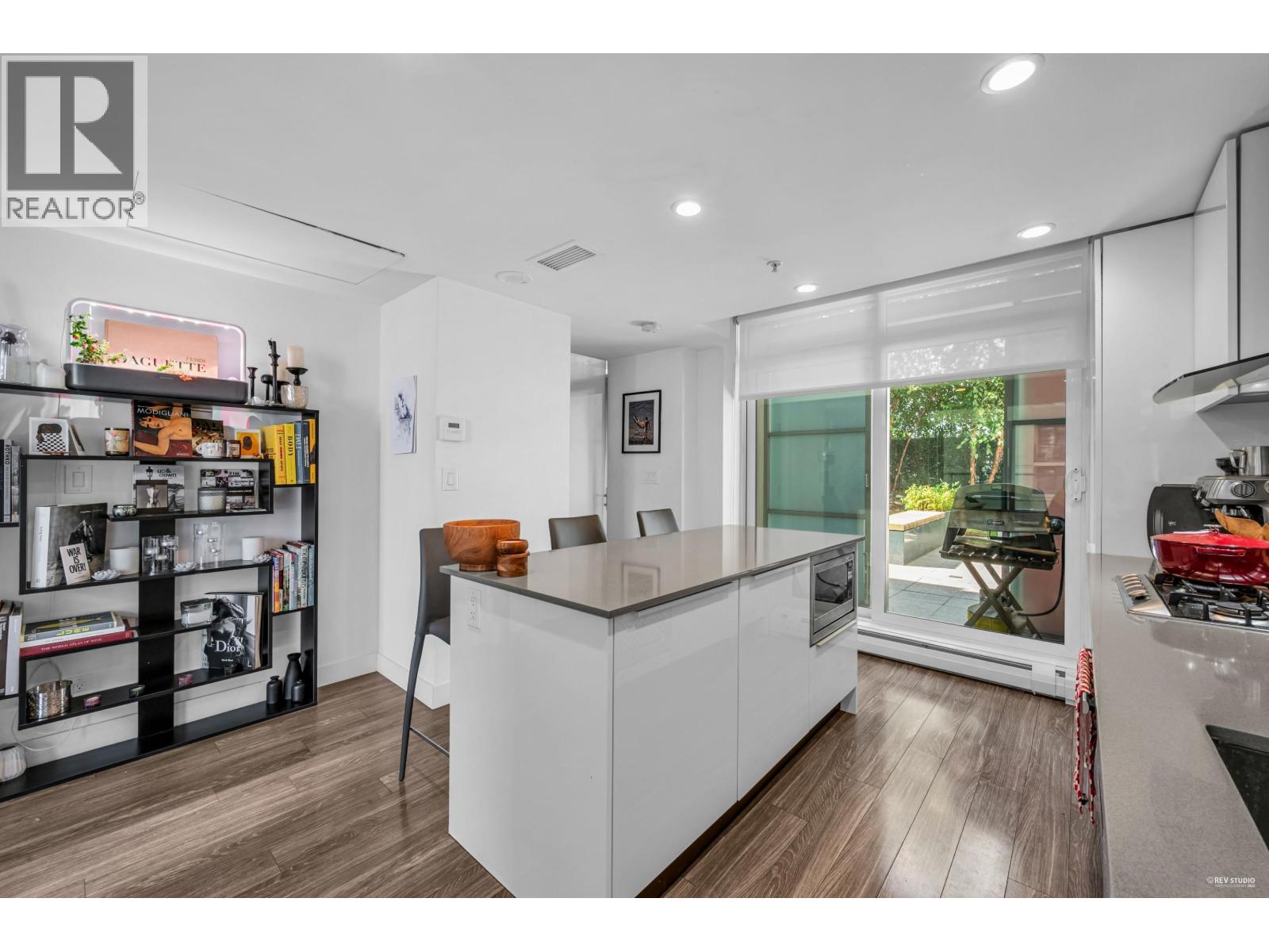 513 1283 Howe Street Property Photo 3