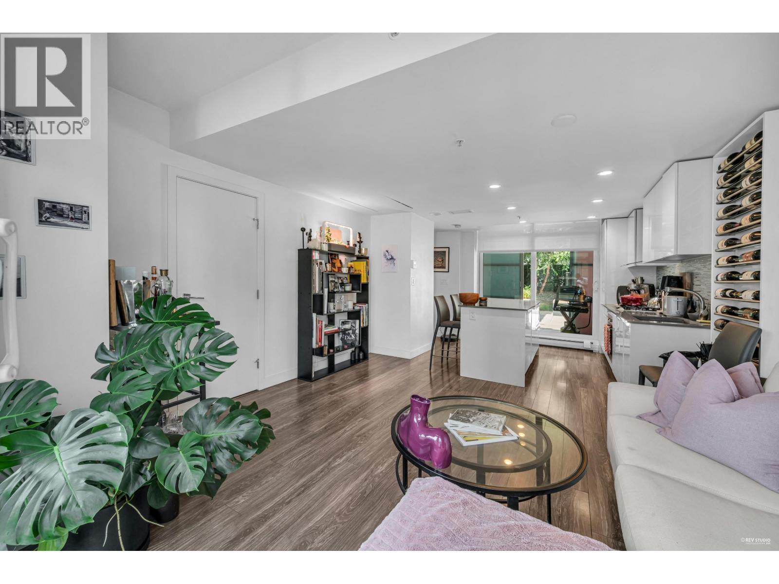 513 1283 Howe Street Property Photo 4