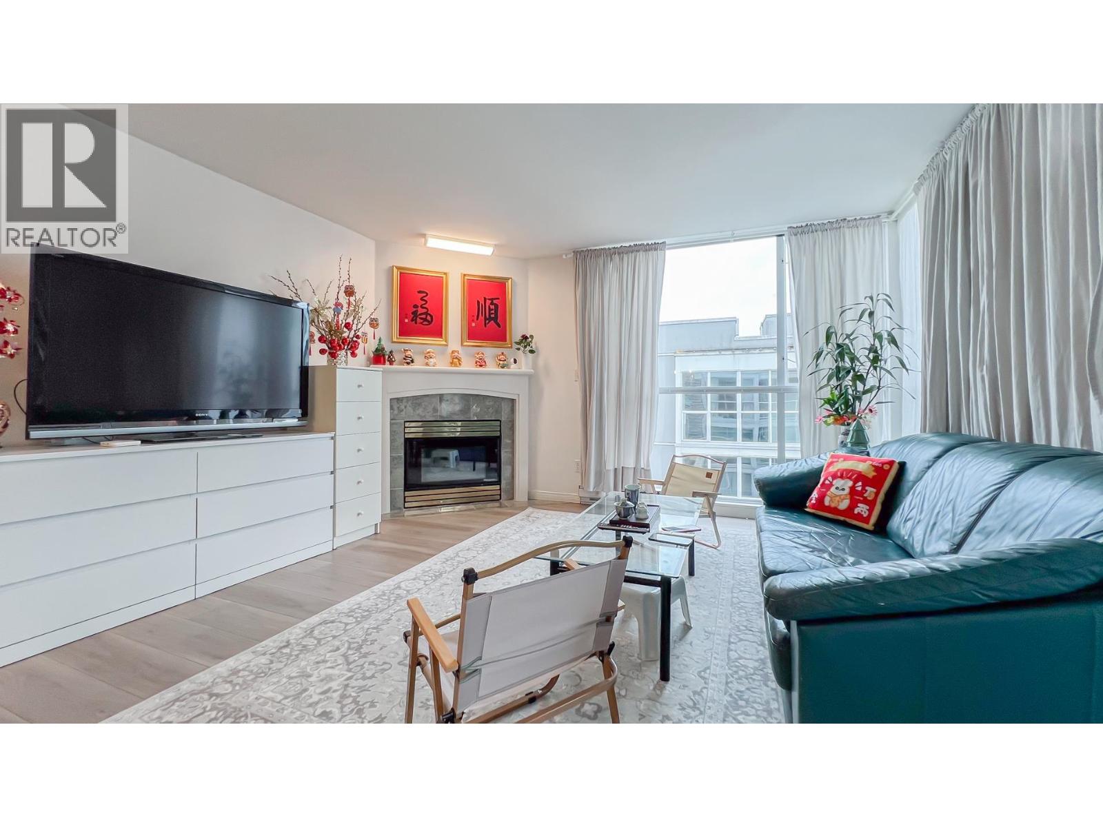 205 8430 Jellicoe Street Property Photo 3