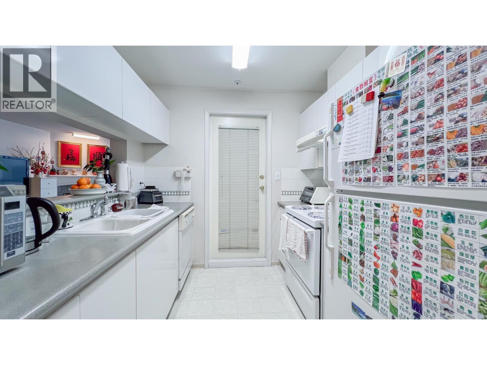 205 8430 Jellicoe Street Property Photo 6