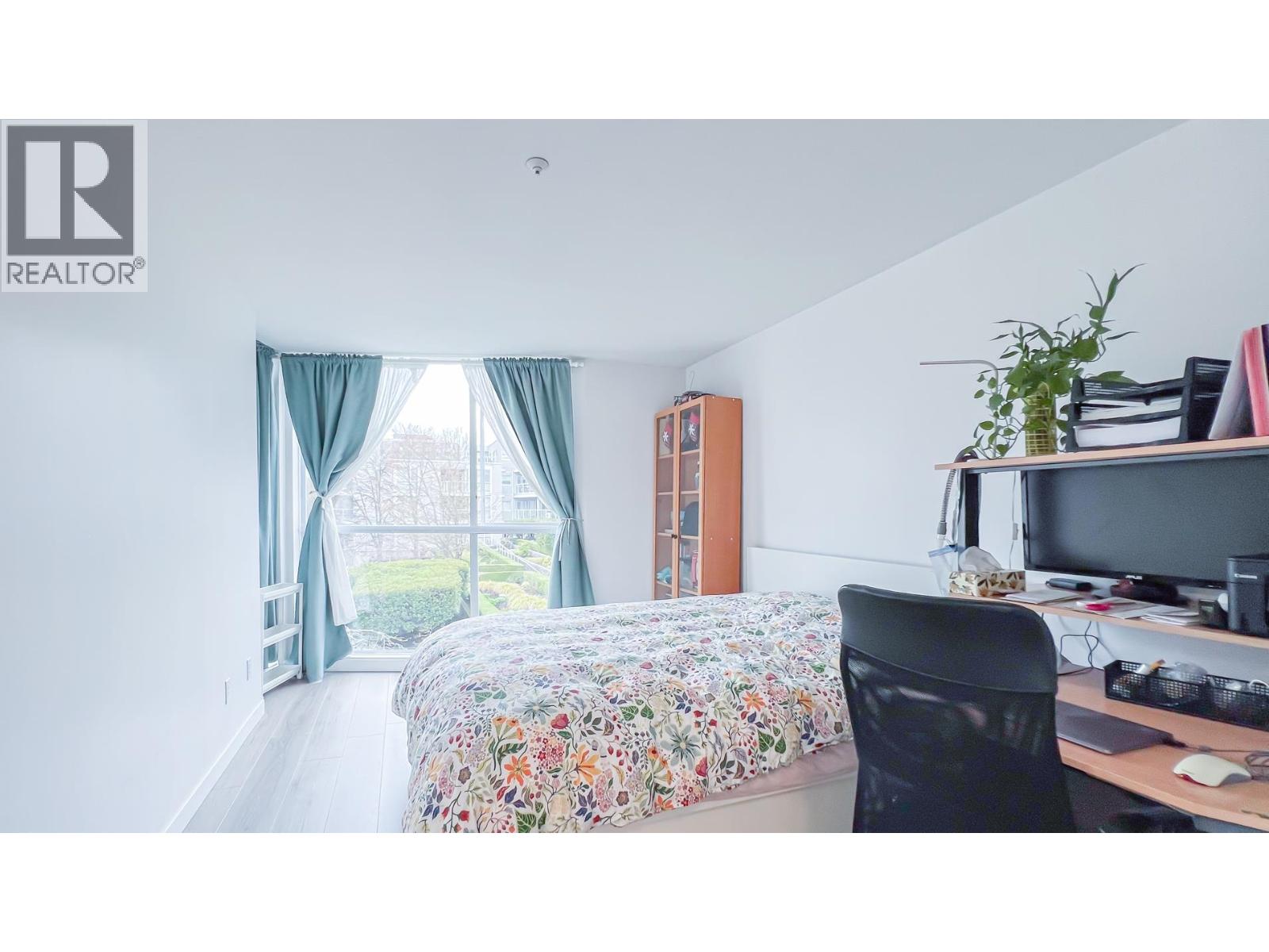 205 8430 Jellicoe Street Property Photo 7