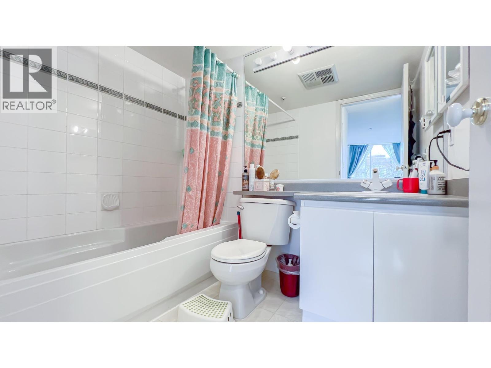 205 8430 Jellicoe Street Property Photo 10