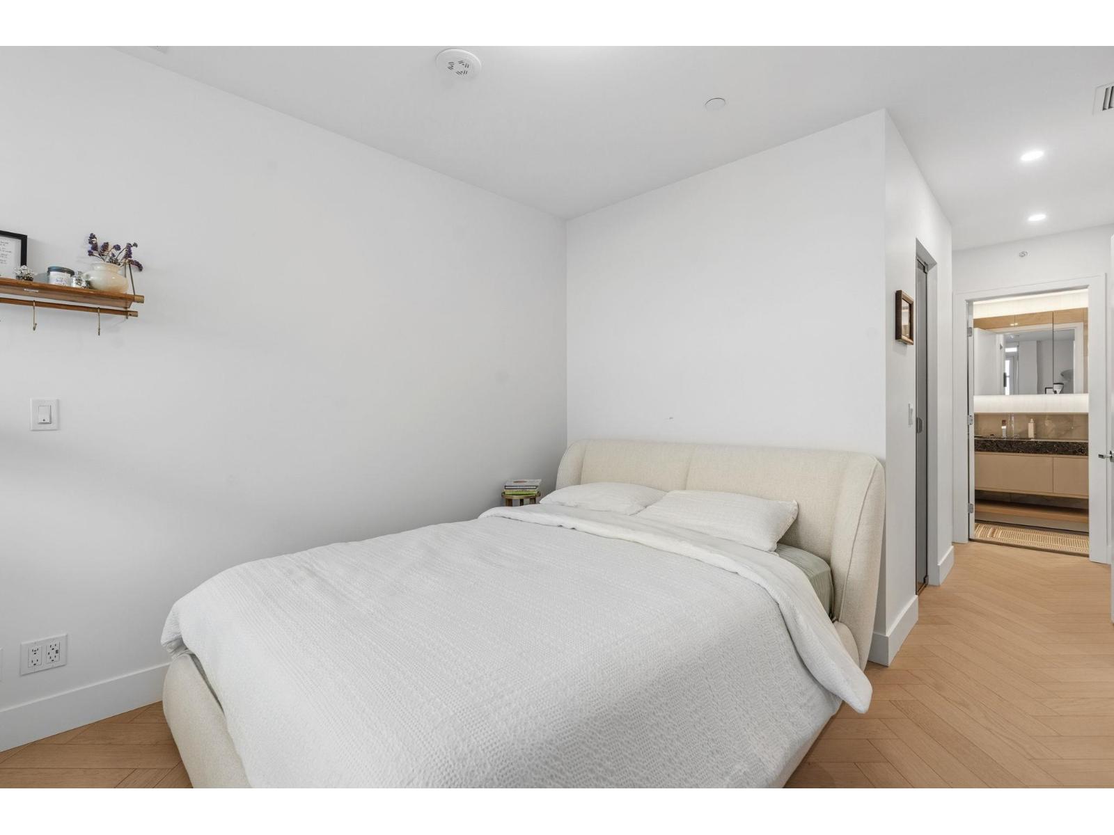 502 1342 Johnston Road Property Photo 11