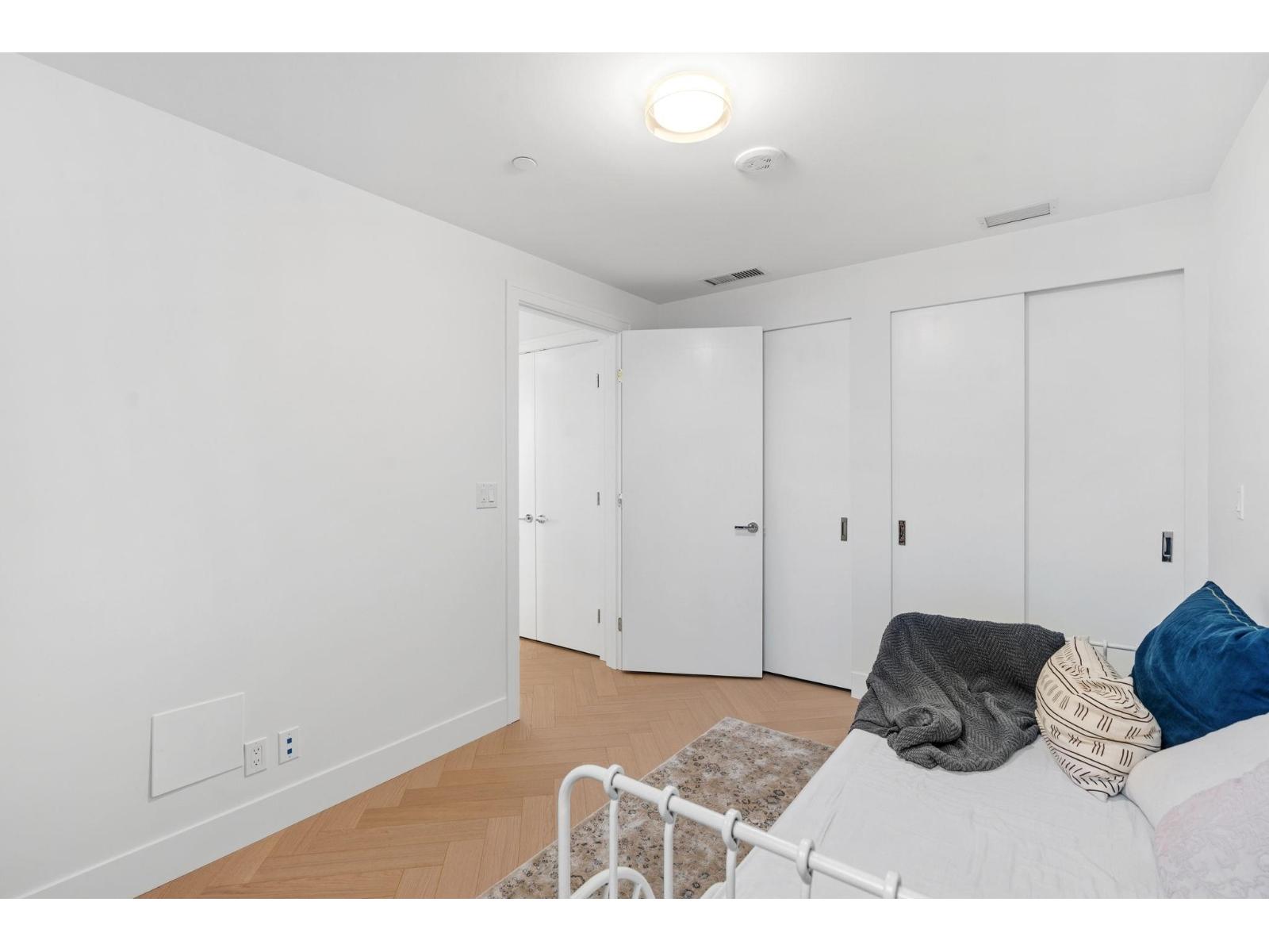 502 1342 Johnston Road Property Photo 16